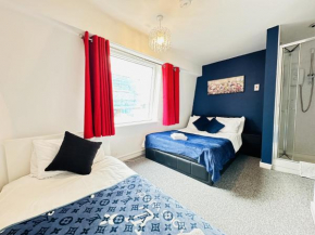 Best location, Churchill square car park & sea-2 min, 4-bedroom townhouse, Brighton conference centre 3 min, shops, coffee shops & restaurants - walking distance
